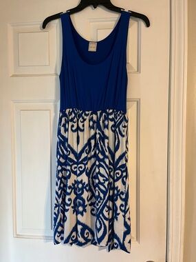 Sleeveless Blue and White Patterned Midi Dress